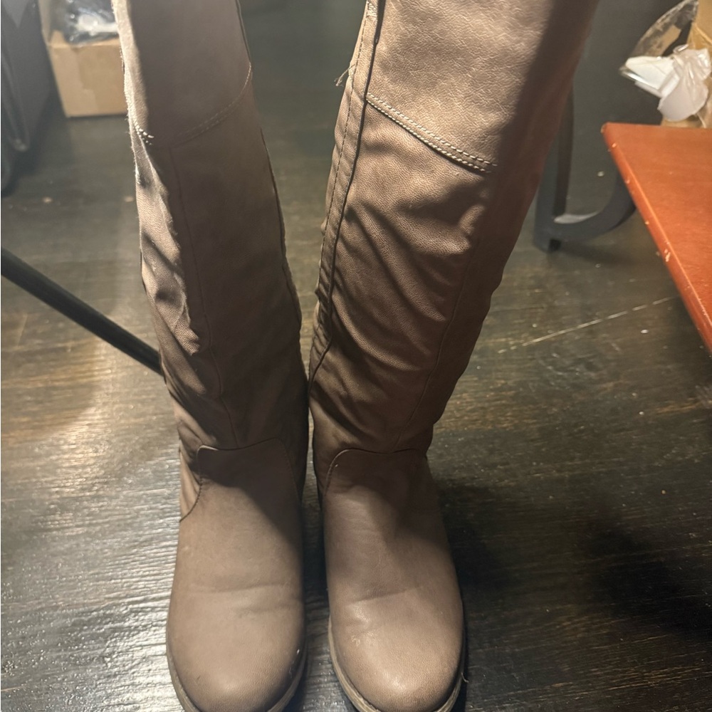 Brown Knee-High Women's Boots size 8 Scandinavian light academia‎ minimal sleek